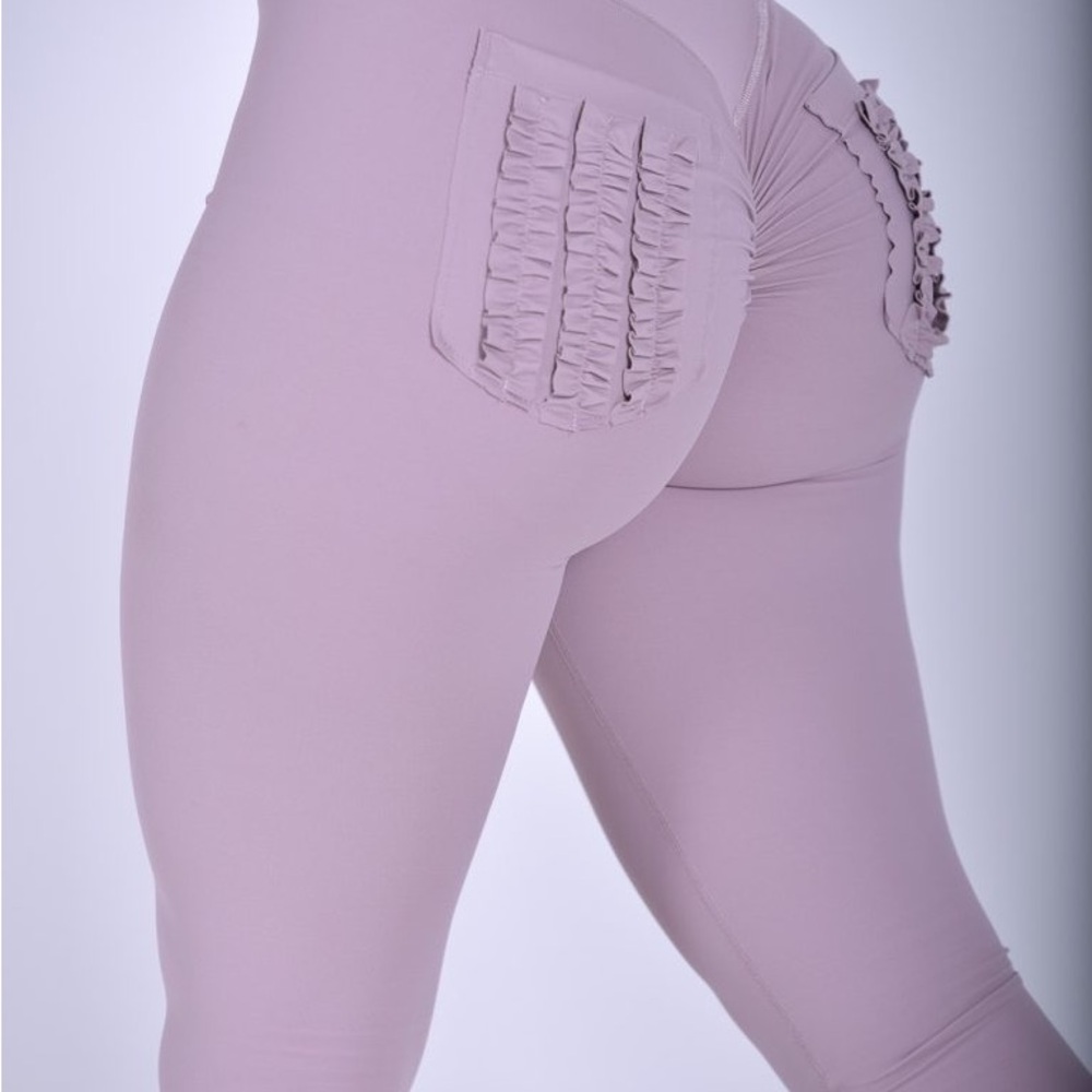 CLS SPORTSWEAR NC Ruffle Pocket Leggings II - S, Latte WITH TAGS